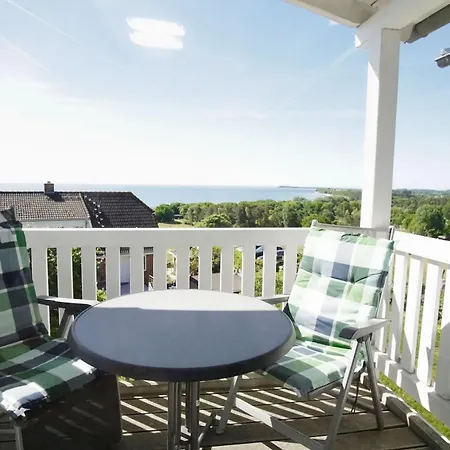 Meeresblick Fewo: Seaside Balcony With Ahoi Access * Goehren (Ruegen)
