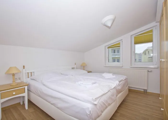 Meeresblick Fewo: Seaside Balcony With Ahoi Access Apartment Goehren (Ruegen)