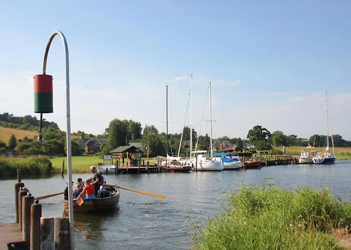 Meeresblick Fewo: Seaside Balcony With Ahoi Access * Goehren (Ruegen)